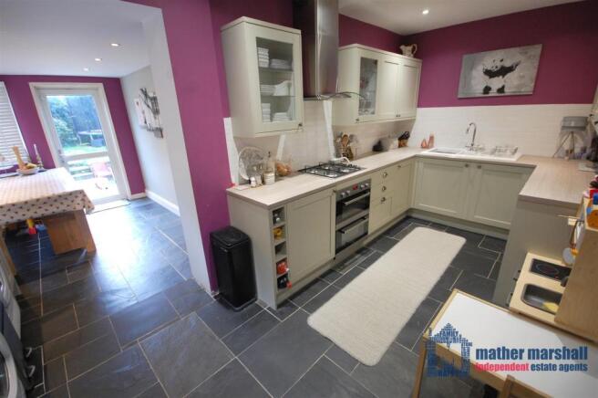 L' Shaped Refitted Kitchen/diner