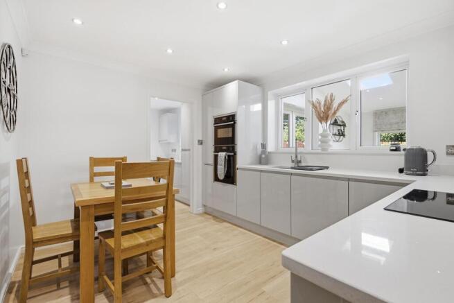 4 bed Detached for sale Image 8