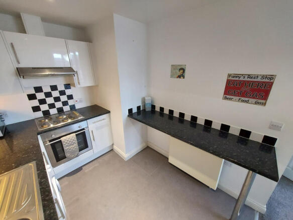 Kitchen (Cont)