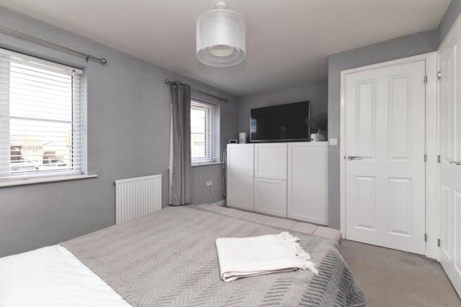 3 bed Semi-Detached for sale Image 9
