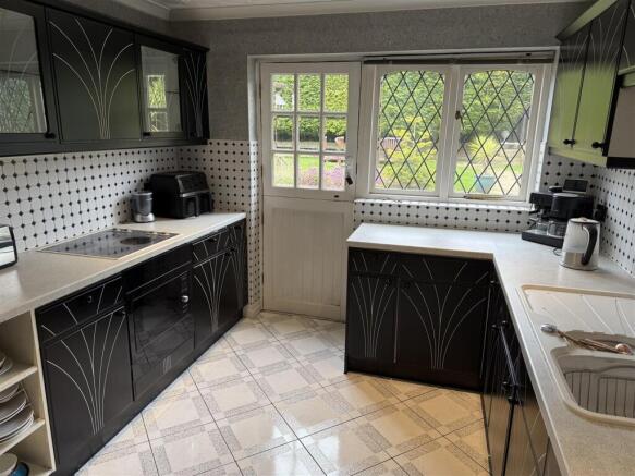 4 bed Detached for sale Image 8