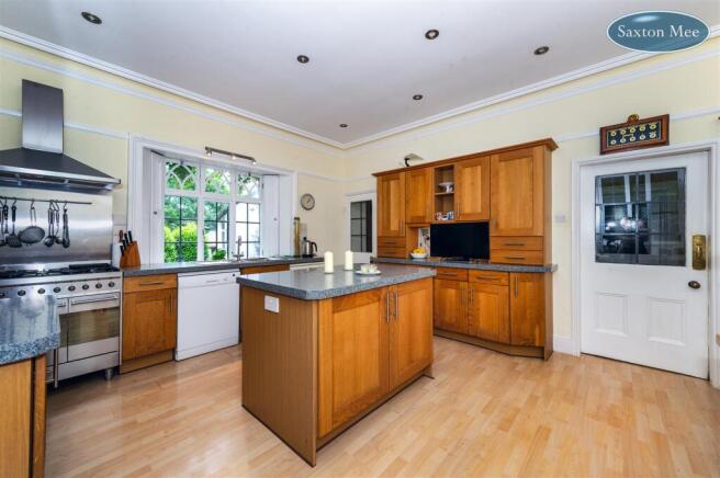6 bed Detached for sale Image 10