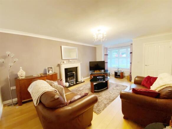 Lounge pic 3.jpg