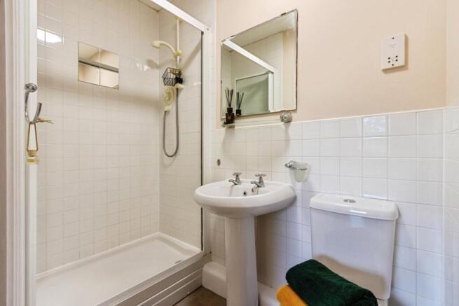 2 bed Flat for sale Image 5