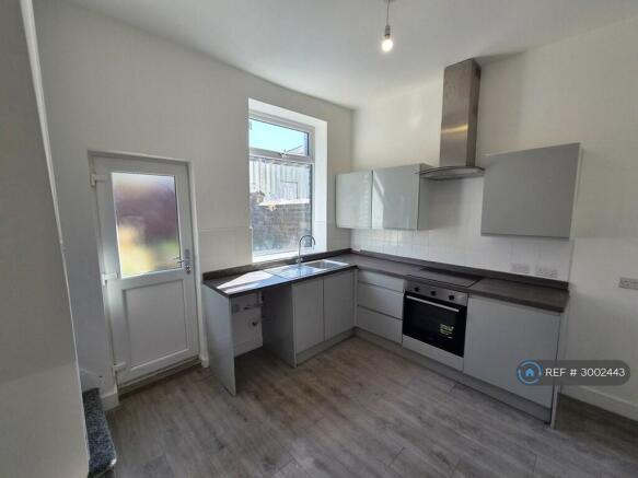3 bed Terraced to rent Image 5