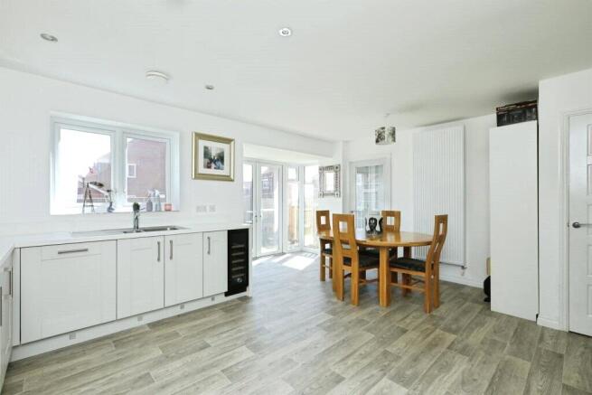 4 bed Detached for sale Image 7