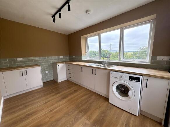 3 bed Semi-Detached to rent Image 5
