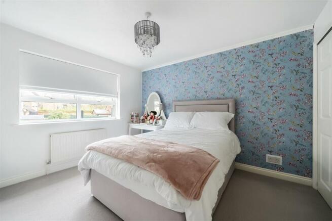 36 Graham Hill Road, Towcester (10).jpg