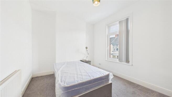3 bed House to rent Image 9