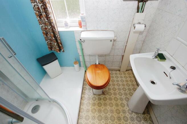 6middlerowSHOWERROOM.JPG