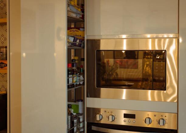 Soft-close Larder Shelving