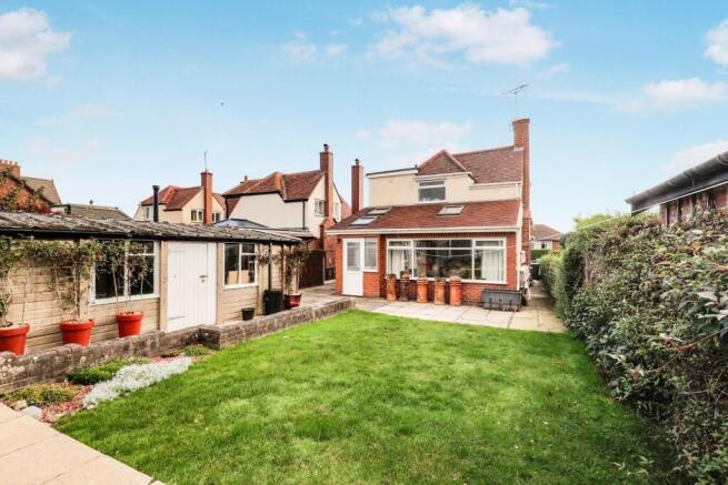 4 bed Detached Bungalow for sale Image 4