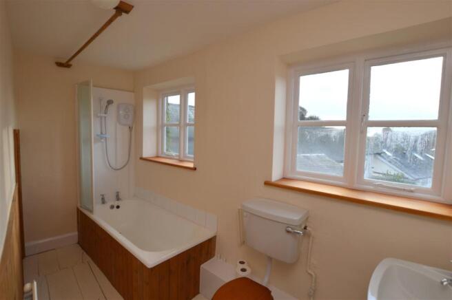 2 Peter STreet - Bathroom.jpg