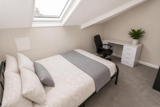 4 bed Terraced to rent Image 8