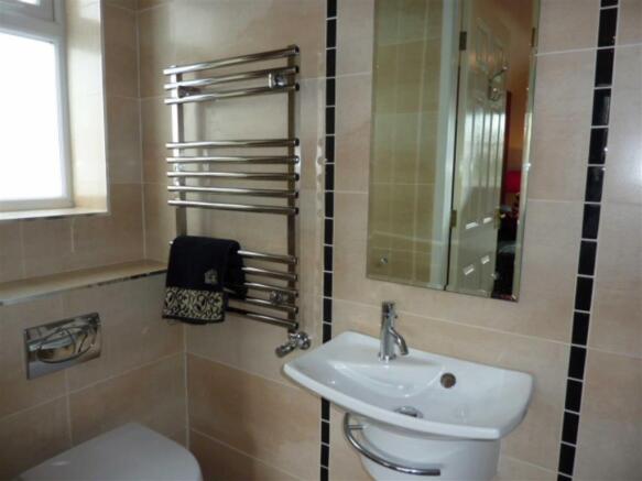 MODERN ENSUITE SHOWE