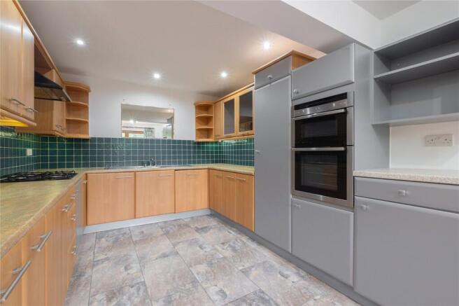 3 bed Apartment for sale Image 8