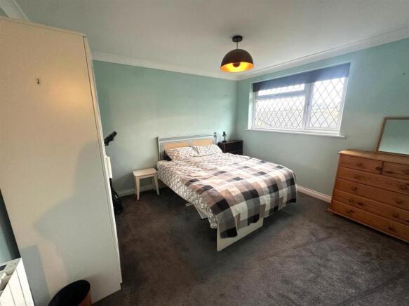 Bed 1.jpg