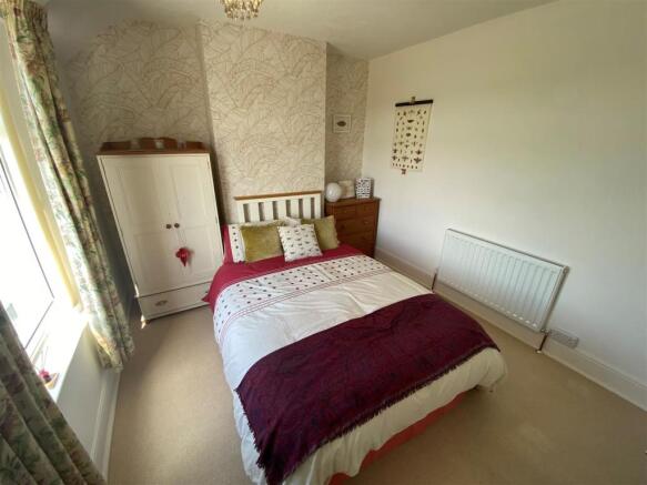 Bed 2 4.jpg