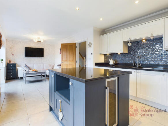 Kitchen / Diner & Living Space