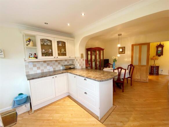 Kitchen pic 4.jpg