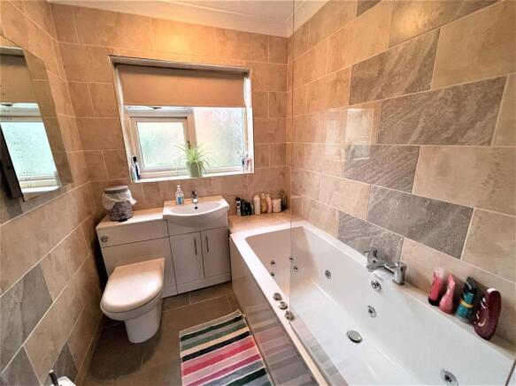 BATHROOM :