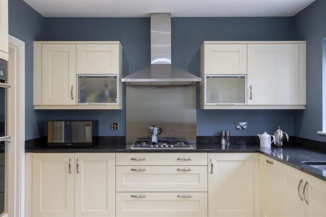 4 bed Detached for sale Image 4