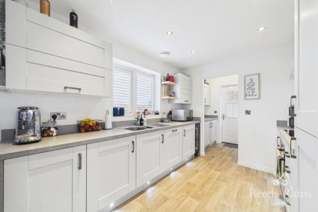 4 bed Detached for sale Image 8