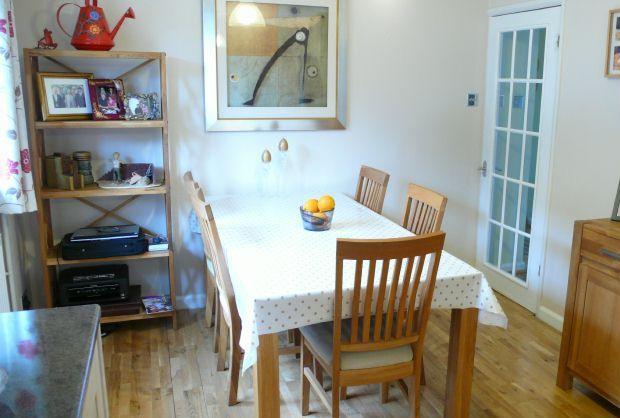 KITCHEN/DINING ROOM
