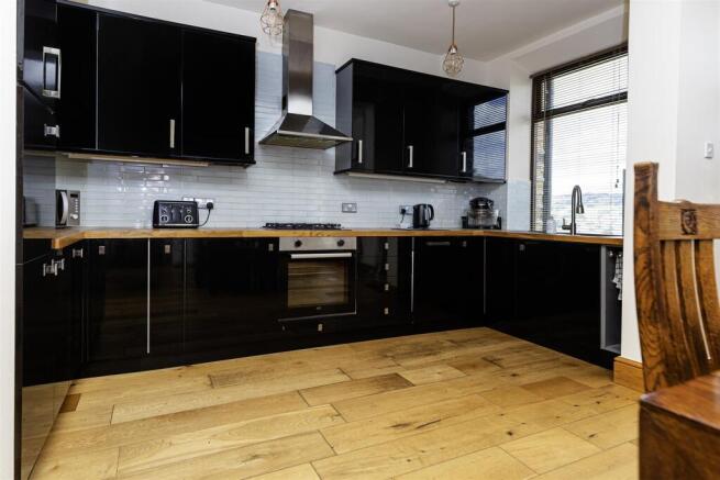 4 bed Terraced for sale Image 8