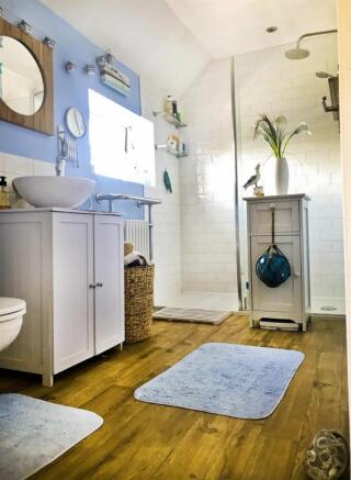44 Friars Bathroom 1.jpg