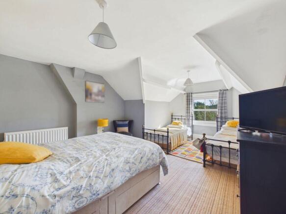 7 bed Semi-Detached for sale Image 11