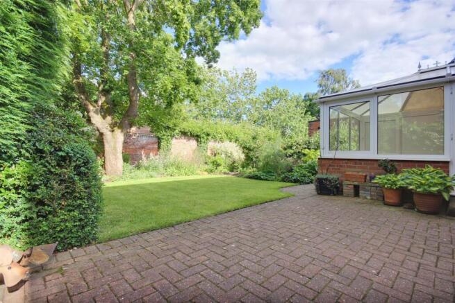 4 bed Detached for sale Image 11