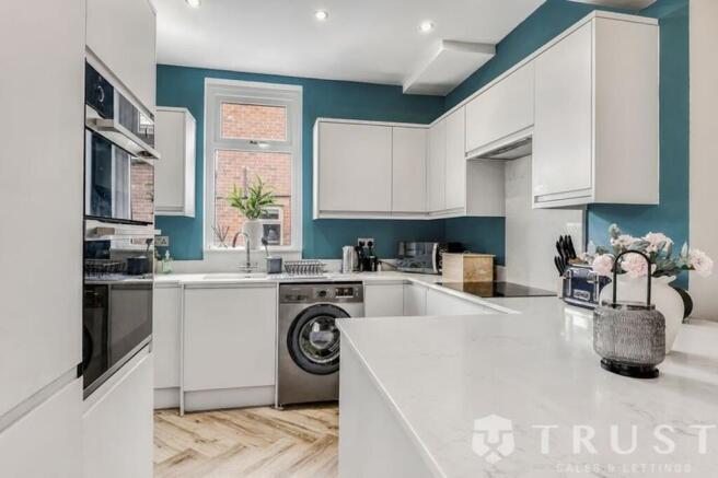 3 bed Semi-Detached for sale Image 4