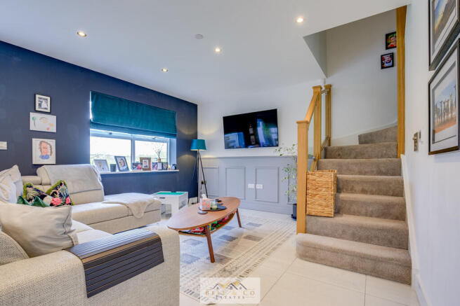 5 bed Detached for sale Image 7
