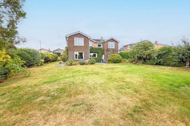 5 bed Detached for sale Image 3