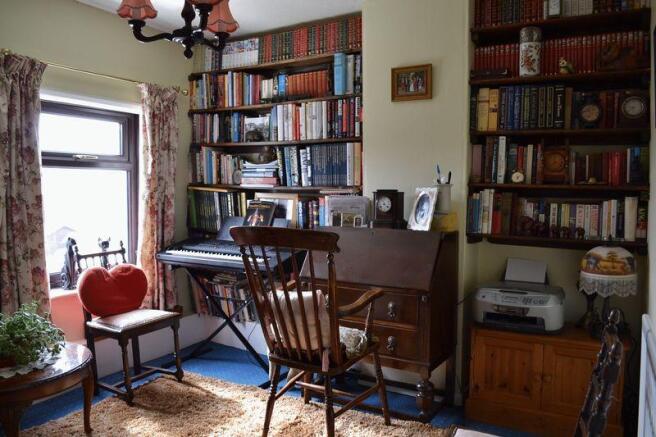 BEDROOM 4 / STUDY
