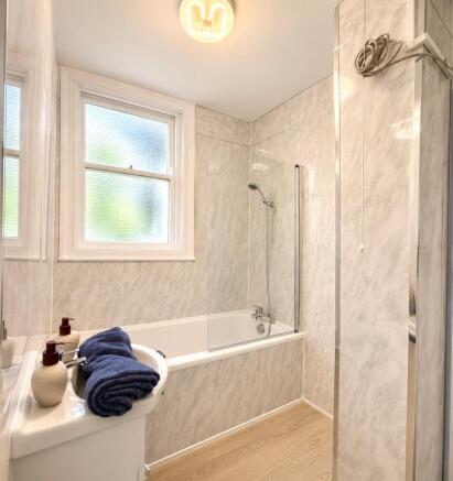 2 bed Apartment to rent Image 10