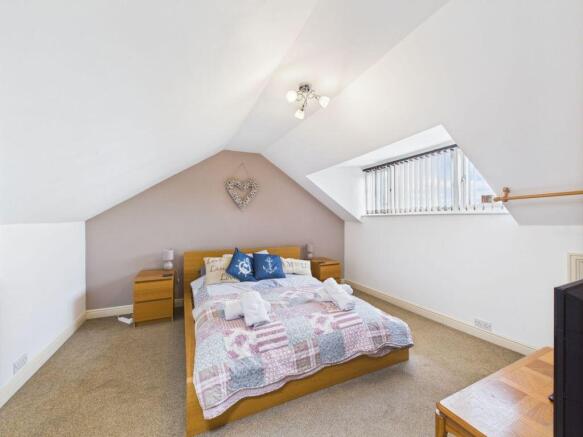 3 bed Terraced for sale Image 11