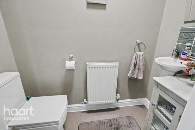 4 bed Town House for sale Image 5