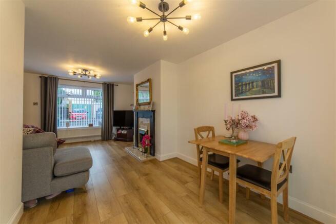4 Tenby Close-9.jpg