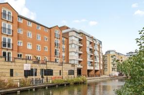 Flat 204, Kings Reach Court, Crane Wharf, Reading RG1 3AY