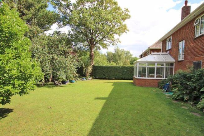Rear garden photo 4