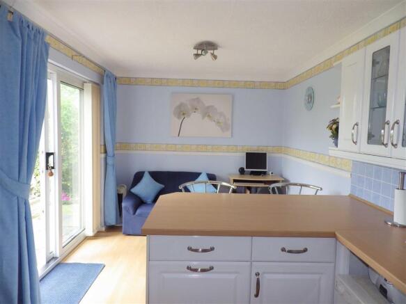 KITCHEN/BREAKFAST RO