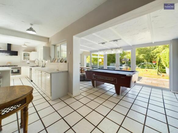 Dining/Entertainment Room