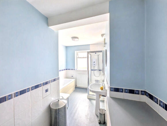 3 bed Semi-Detached for sale Image 10