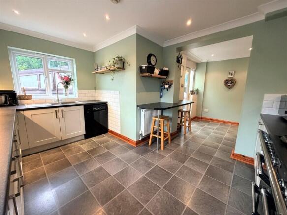 Lyndhurst Avenue, Ipswich photo 4