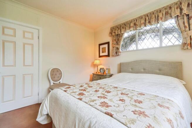 2 bed Semi-Detached Bungalow for sale Image 11