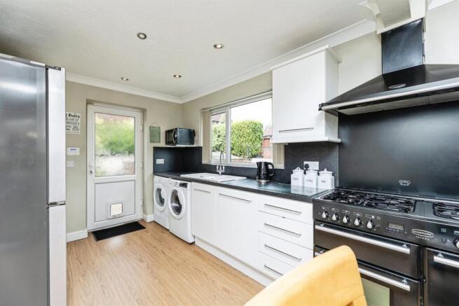 4 bed Detached for sale Image 6