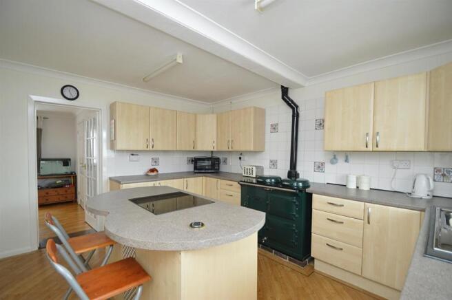 Kitchen1.jpg