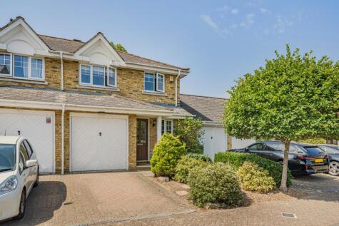Swan Walk, Shepperton, TW17